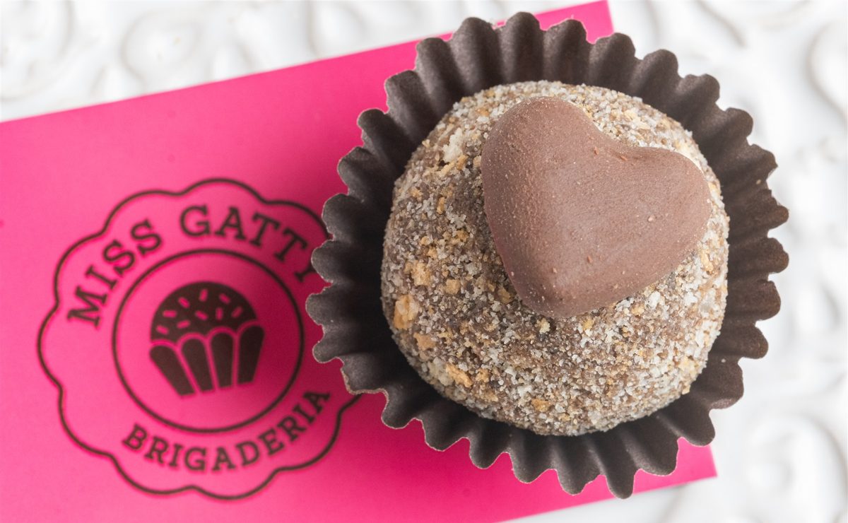 Brigadeiro com coração de chocolate