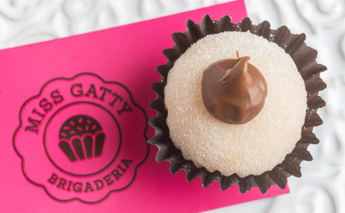 Brigadeiro branco com chocolate